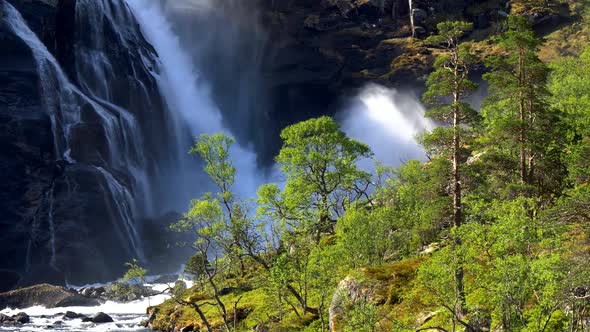 Nature of Norway, Nykkjesoyfossen Waterfall in Hardangervidda National Park, Zoom Out Shot alt