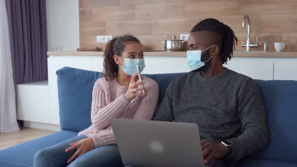 Lifestyle Portrait of Afro American Family Sitting at Home in Protective Masks alt
