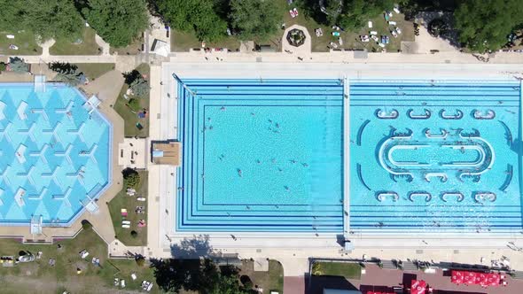 Aerial shot of Palatinus Strand Baths on Margaret island, Budapest, Hungary alt