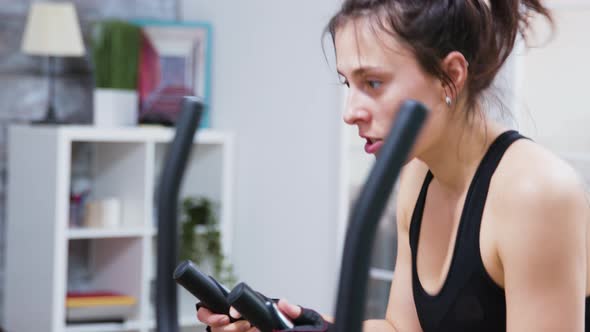 Focused Athletic Woman While Doing a Workout alt