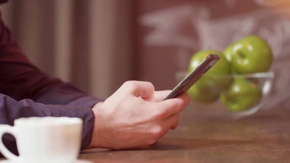 Male Hands Scrolling His Smartphone Screen alt