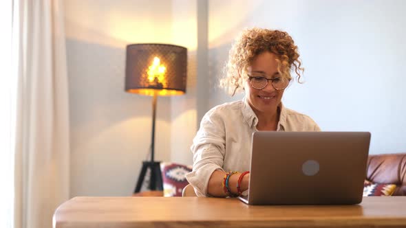 Modern online businesswoman work at home and enjoy free lifestyle - female people online  working alt