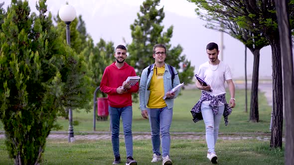 University Students Go To School alt