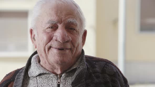 toothless old man smiling at the camera alt