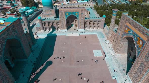 Registan square in Samarkand. Uzbekistan. alt
