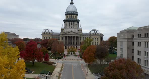 Illinois state capitol in Springfield with drone pulling out. alt