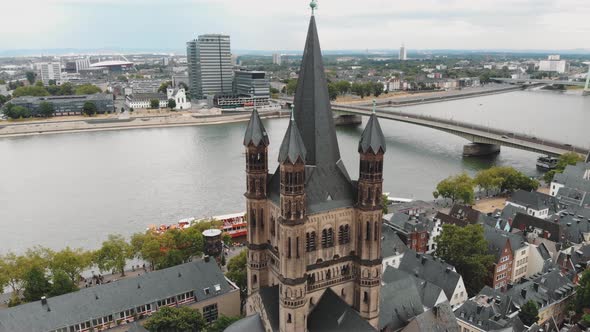 4k drone footage circling the historical Great Saint Martin Church of Cologne, Germany. alt