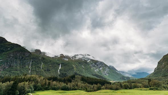 Stardalen Skei I Jolster Jostedalsbreen National Park Norway alt