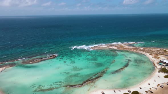 Amazing Baby Beach and Coast on Aruba Caribbean White Beach with Blue Ocean Tropical Beach alt