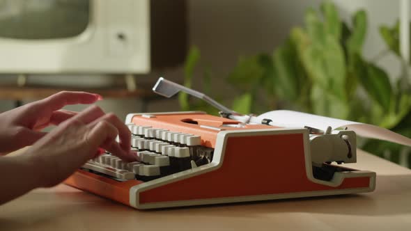 Old Typewriter Closeup alt