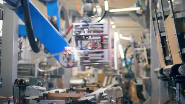 Fast Motion of Packaging Process Held By a Robotic Mechanism alt