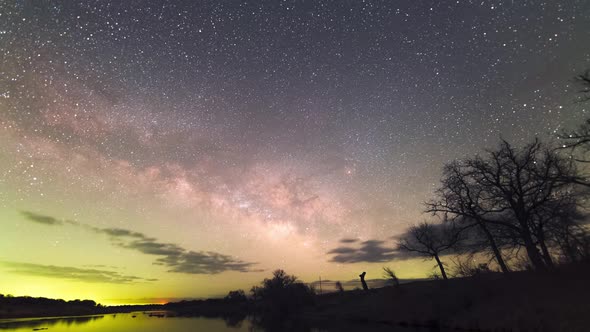 Rising Milky Way time-lapse, meteor strikes alt
