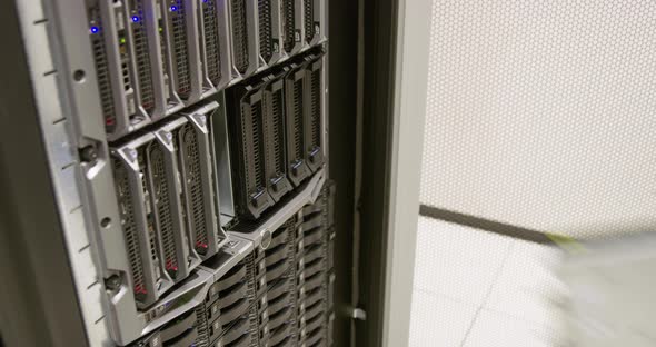 IT Consultant Install Blade Server in Datacenter