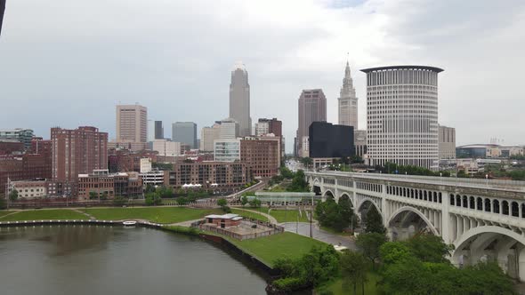 Cleveland, Ohio skyline drone videoing up. alt