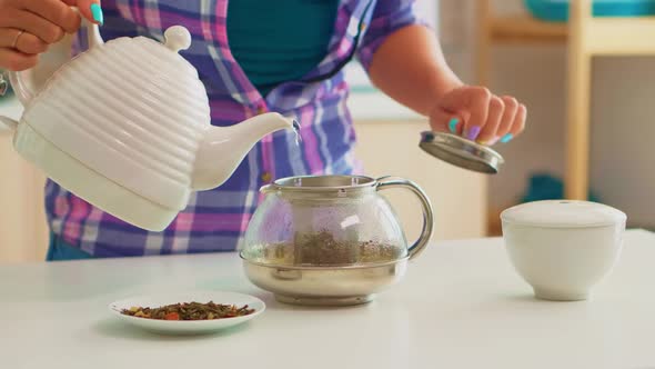 Close Up of Adding Hot Wather alt