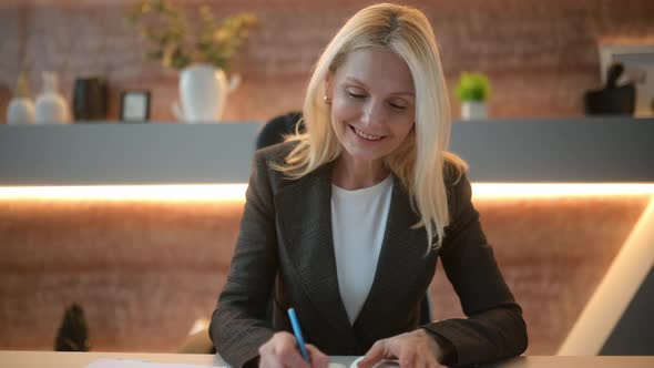 Webcam Headshot of Sociable Positive Beautiful Caucasian Mature Business Woman Business Owner Sit at alt