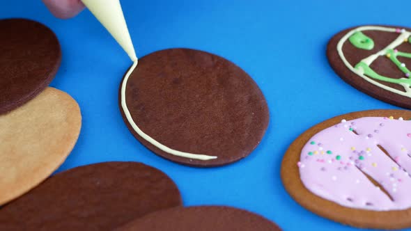 Cookie decorating to Christmas, Thanksgiving or Easter with colored sugar icing