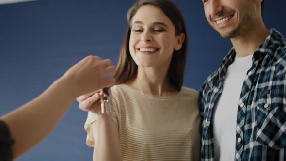 Video of couple get keys to new dreamy house. Shot with RED helium camera in 8K alt