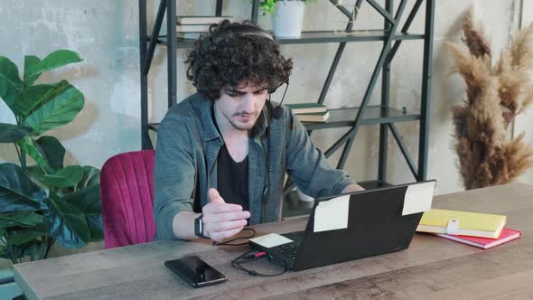 Support Hotline Worker with Laptop and Microphone at Work alt