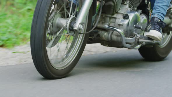 The front wheel of a motorcycle alt