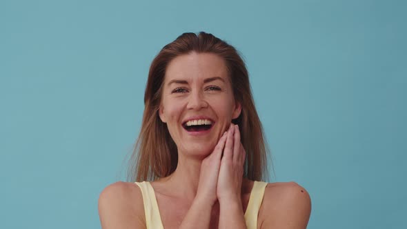Stunning Lady in Yellow Sleeveless Top Bursting into Laughter