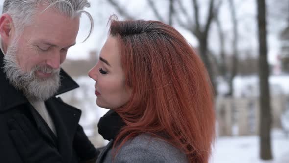 A moment of tenderness and love in a pair of man and woman alt