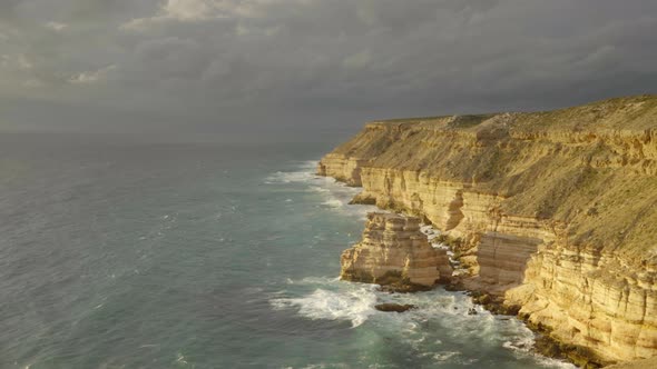 afternoon panning shot of island rock at kalbarri alt