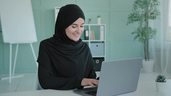 Smiling Happy Islam Businesswoman in Black Hijab Freelancer Islamic Arabian Girl Student Worker alt