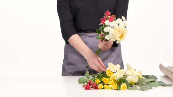 Florist Assemble a Bouquet. White. Close Up alt
