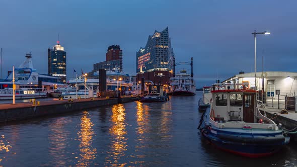 Dusk Time Lapse of the harbor district, the concert hall and ships in foreground, Hamburg, Germany alt