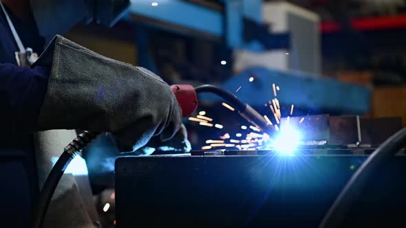 A welder is working to weld metal. to create quality work according to the prescribed form alt