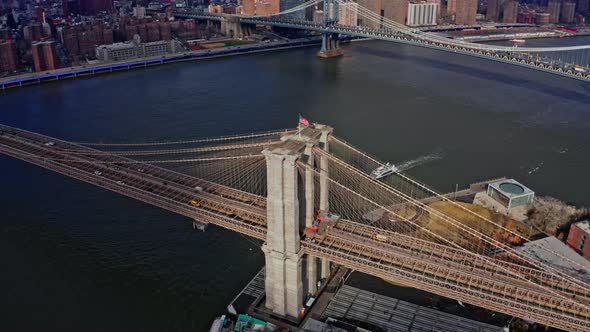 Brooklyn Bridge with Manhattan and East River alt