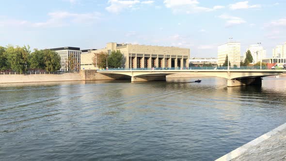 [TIMELAPSE] Panorama of Wroc?aw. River Odra flowing through the old city. alt