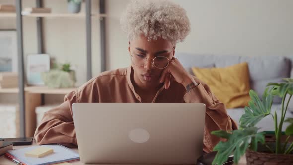 African Lady Using Laptop at Home Frustrated Shocked After Reading Bad News alt