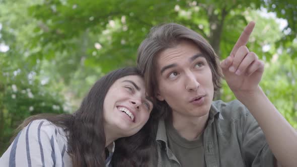 Portrait of a Young Smiling Couple in Casual Clothes Spending Time Together in the Park, Having a alt