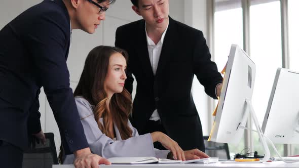 Technical customer support specialists discuss together during break time alt