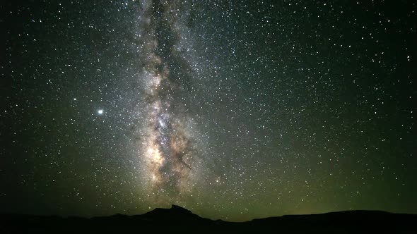 Milky way timelapse of the galaxy moving through the sky alt