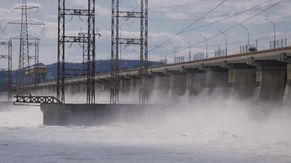Hydroelectric Power Station on the Volga River alt