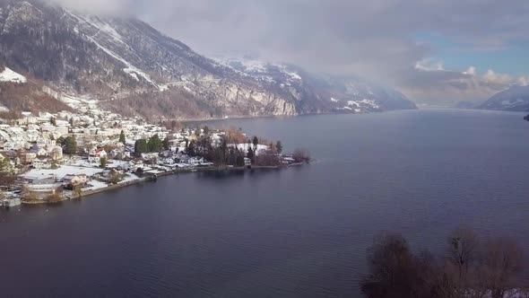 Beautiful winter wonderland scenery on a lake in Switzerland. alt
