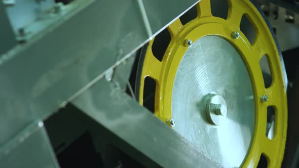 escalator moving handrail internal organization alt