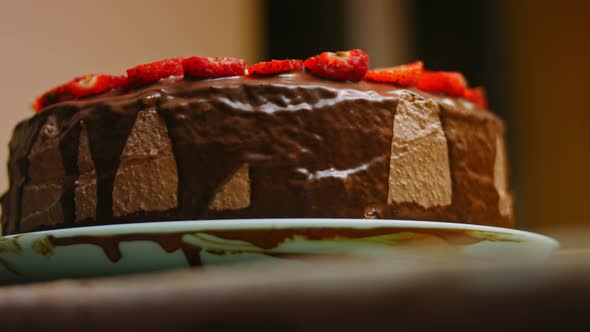 Chocolate Cake with Cacao Buttercream and Strawberries alt