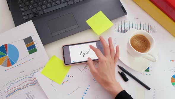 Digital signature on smartphone, documents electronic signature alt