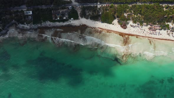 Top View of Busy Tropical Beach with Unrecognized Tiny People Relaxing Enjoying During Weekend in alt