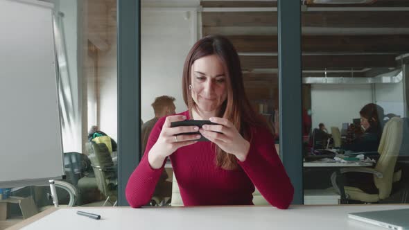 Young Attractive Woman Hipster Playing Mobile Game and Lose alt