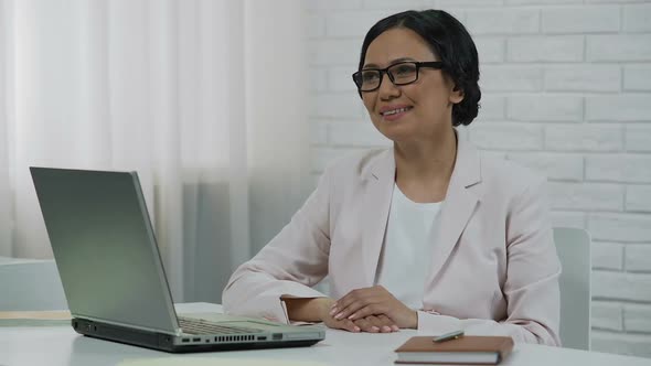 Business Woman Listening to Visitor, Lady Looking Into Happy Successful Future alt