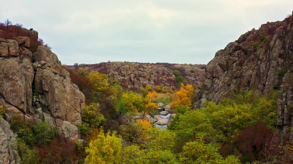 Aktovsky Canyon in Ukraine Surrounded By Autumn Trees and Large Stone Boulders alt