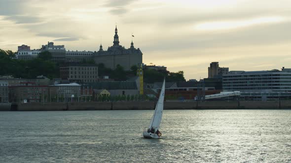 Sailing on Saint Lawrence River alt