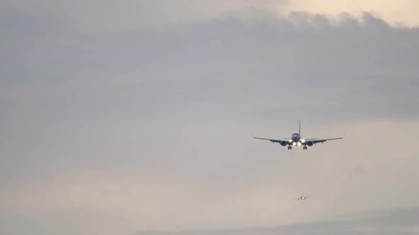 Planes in Line to Land alt