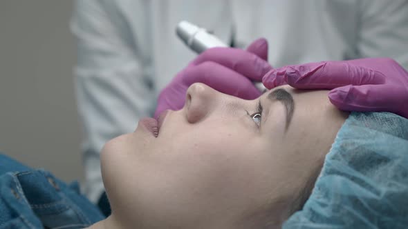 Beautician Colours Young Woman Eyebrow in Black Close View alt