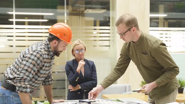 Creative Architects Working Together Office Architect Engineer Working Scale Model Building alt